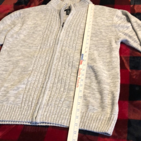 Man size Large zip up sweater. Lift gray and white. - Picture 6 of 8
